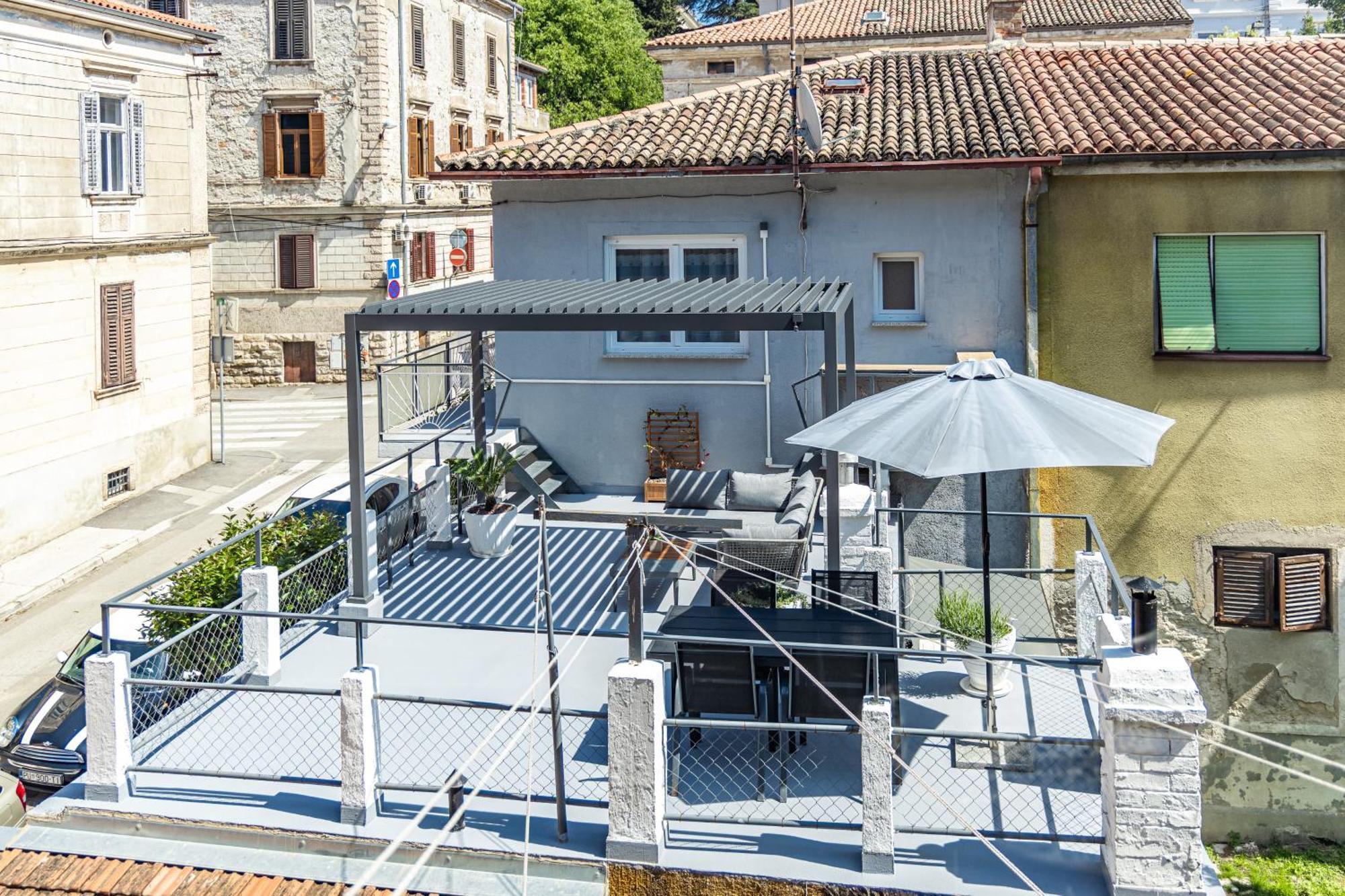 Green Oasis New Apartment Pula Exterior photo